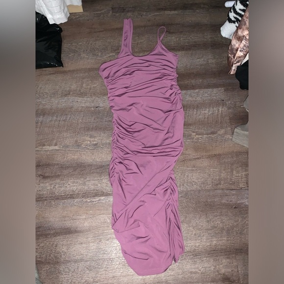 Dresses & Skirts - Bodycon skim like dress